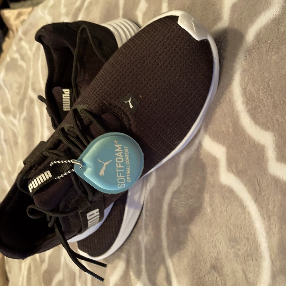 Puma soft foam size 7 women’s.  NWOT